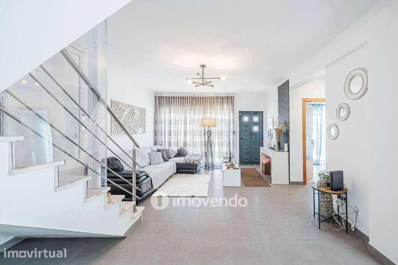Moradia T3+1 de design moderno, com jardim, na Quinta do Anjo - Grande imagem: 3/60