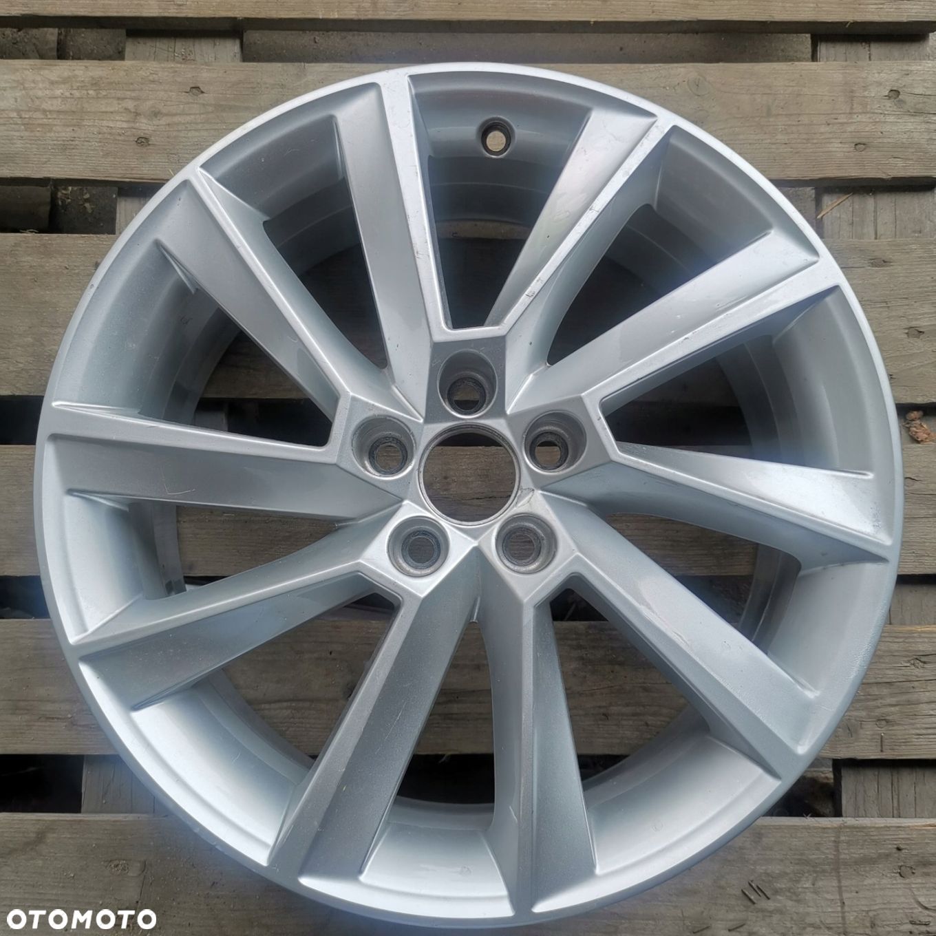 FELGA SKODA SCALA 6,5J 17 ET40 5x100 657601025 - 1