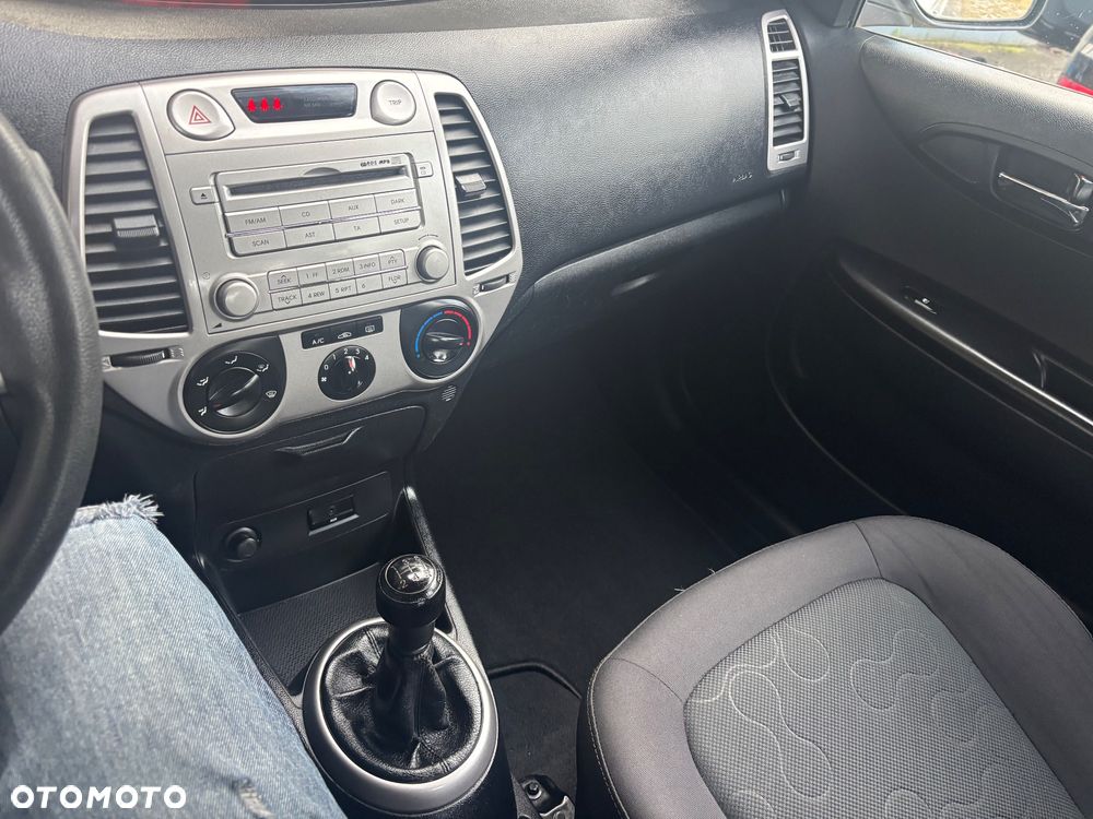 Hyundai i20 1.2 FIFA WM Edition - 24