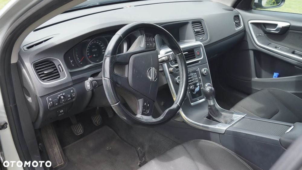 Volvo S60 T3 Momentum - 5