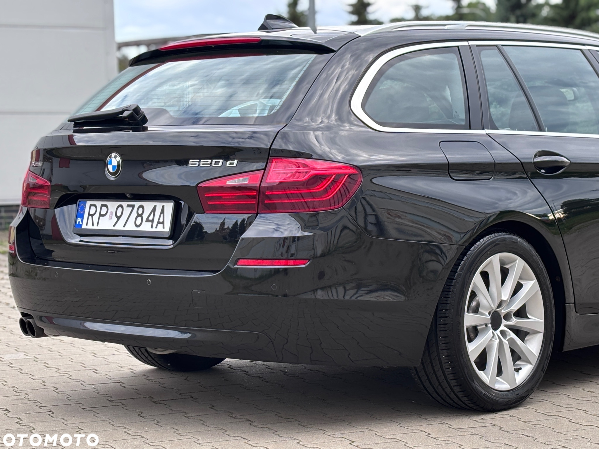 BMW Seria 5 520d xDrive - 11