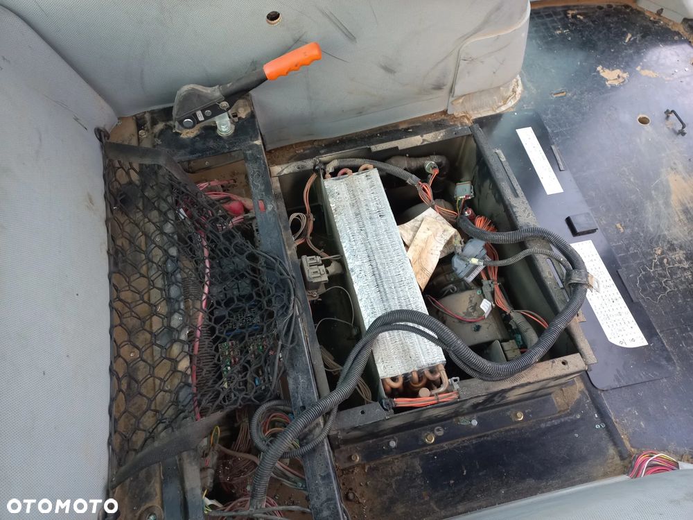 CzęśCI kabiny NEW HOLLAND 8020,8030,8040,8050,TG230.285,CASE MX230,270 drzwi,dach,plastiki,tapicerka,fotel pasażera,instalacja, - 6