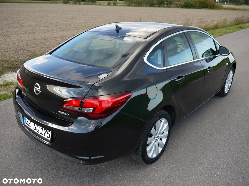 Opel Astra IV 1.4 T Executive - 12