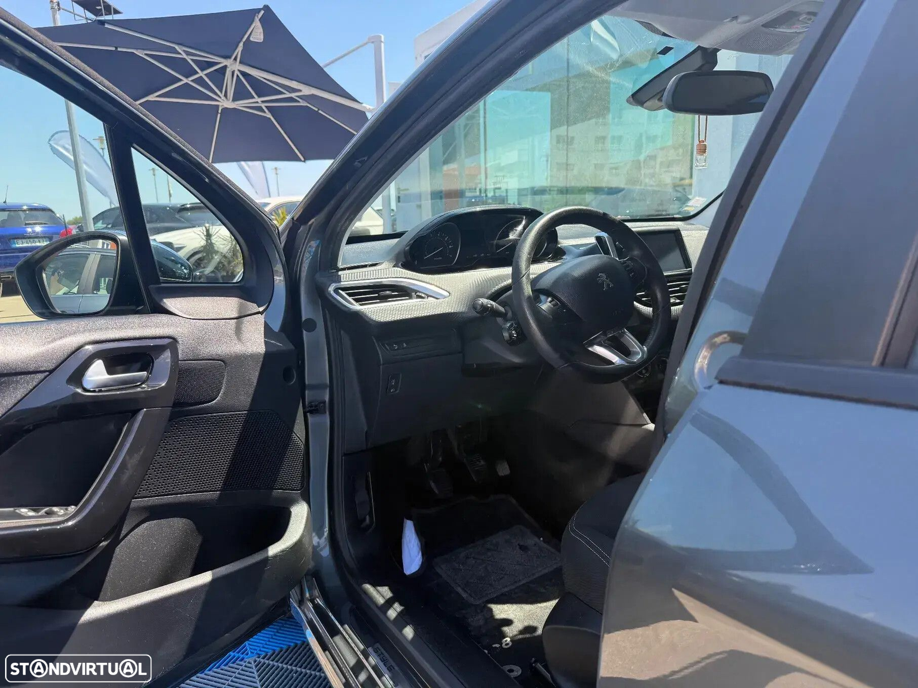 Peugeot 208 - 5