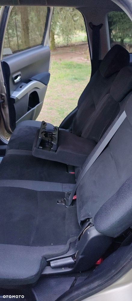 Mitsubishi Outlander 2.2 DI-D 4WD Invite - 10