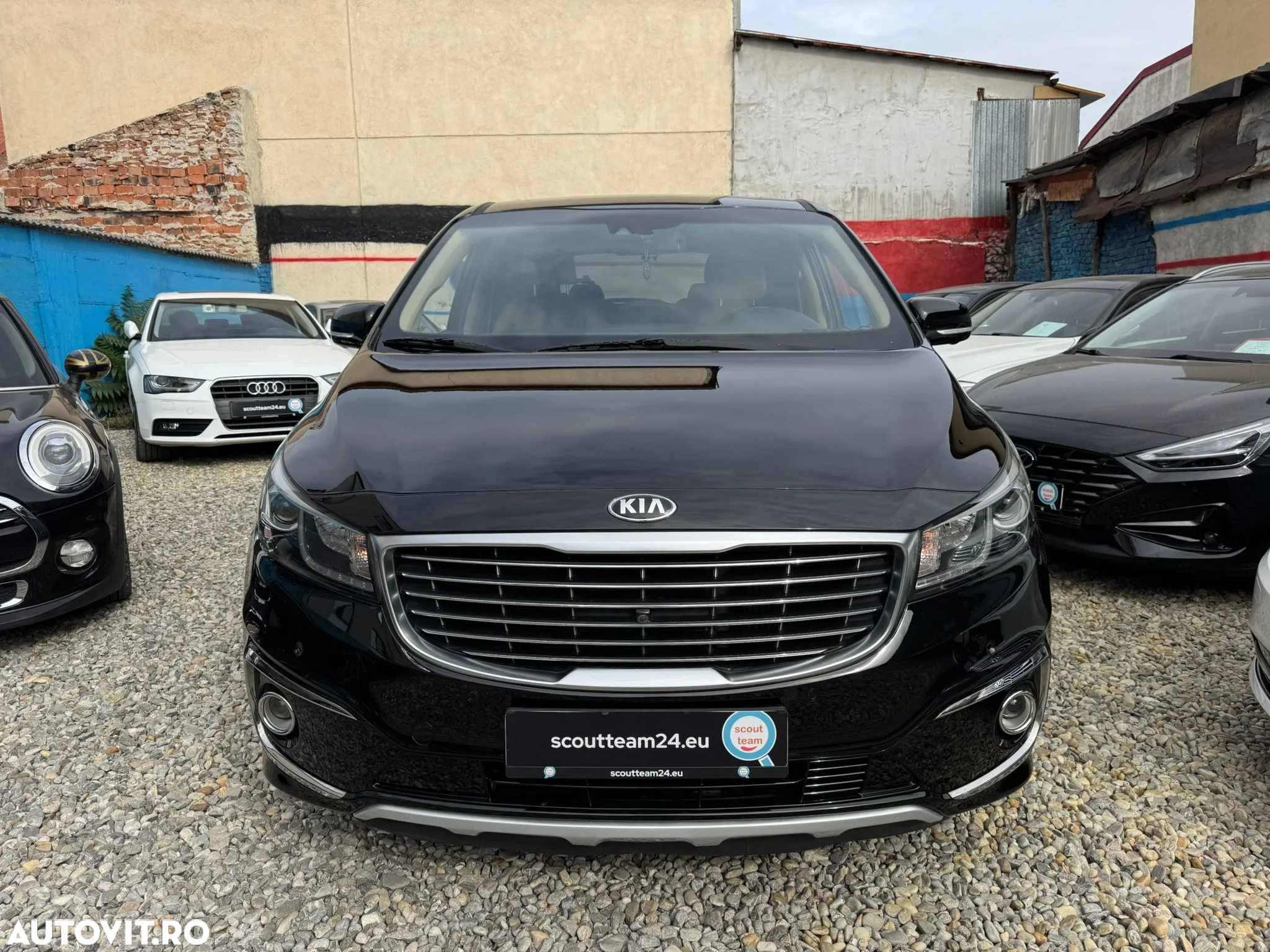 Kia Carnival - 3