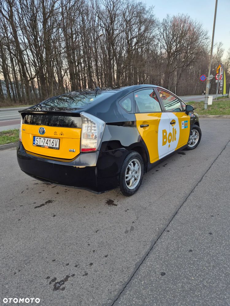 Toyota Prius - 4