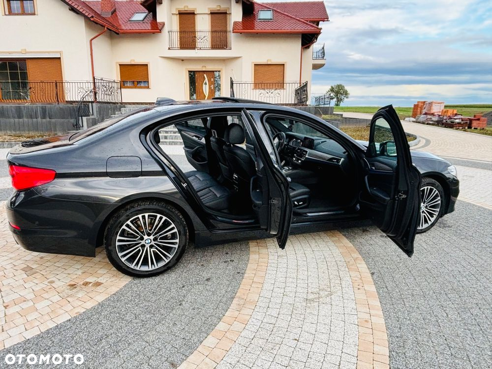 BMW Seria 5 530i xDrive Sport Line sport - 12