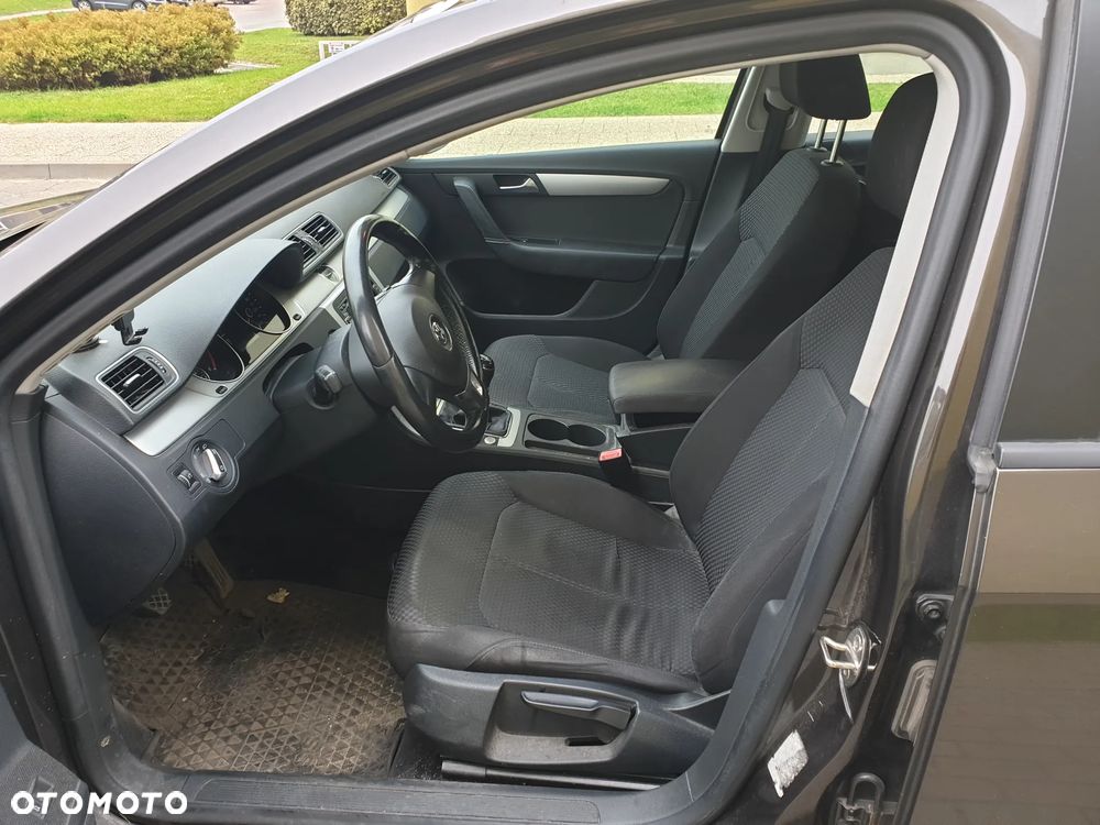 Volkswagen Passat - 12