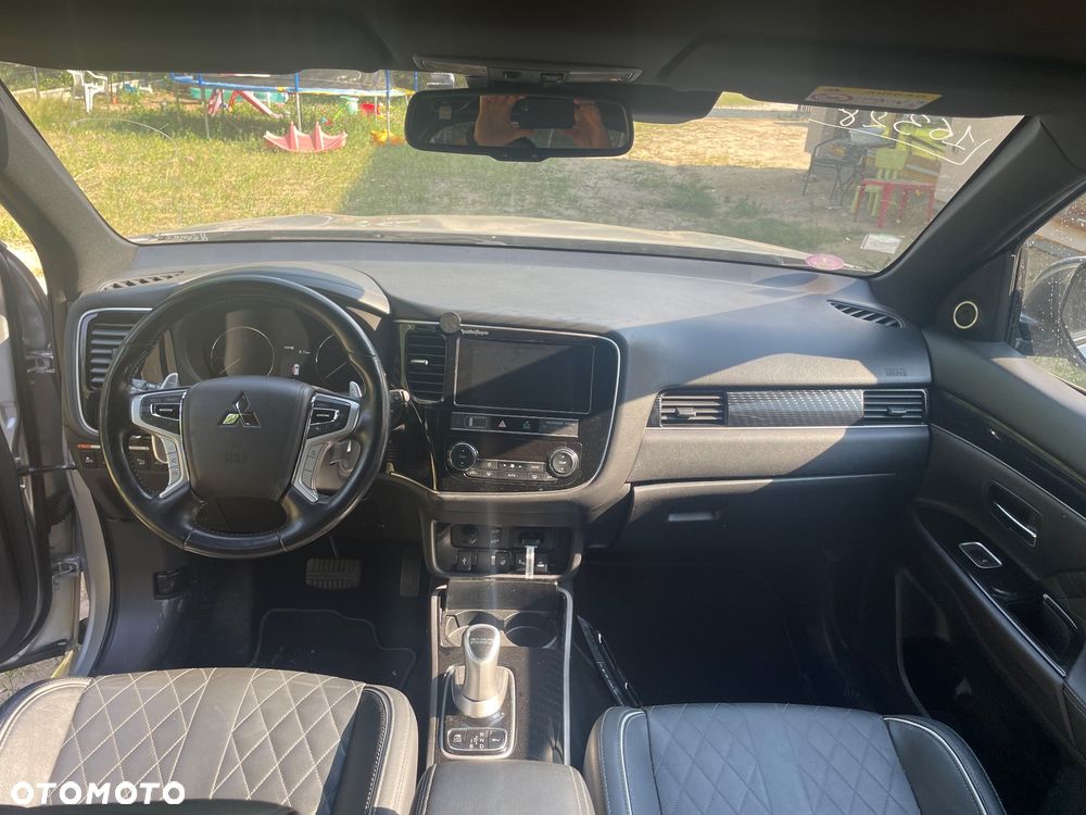 Mitsubishi Outlander - 11