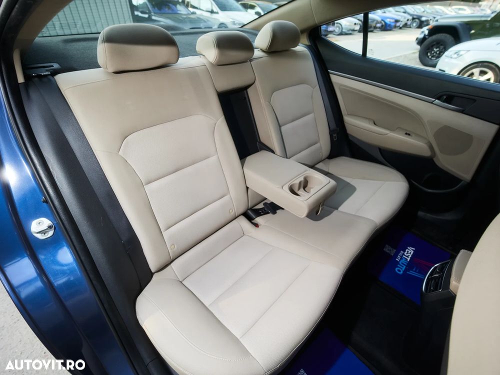 Hyundai Elantra - 29