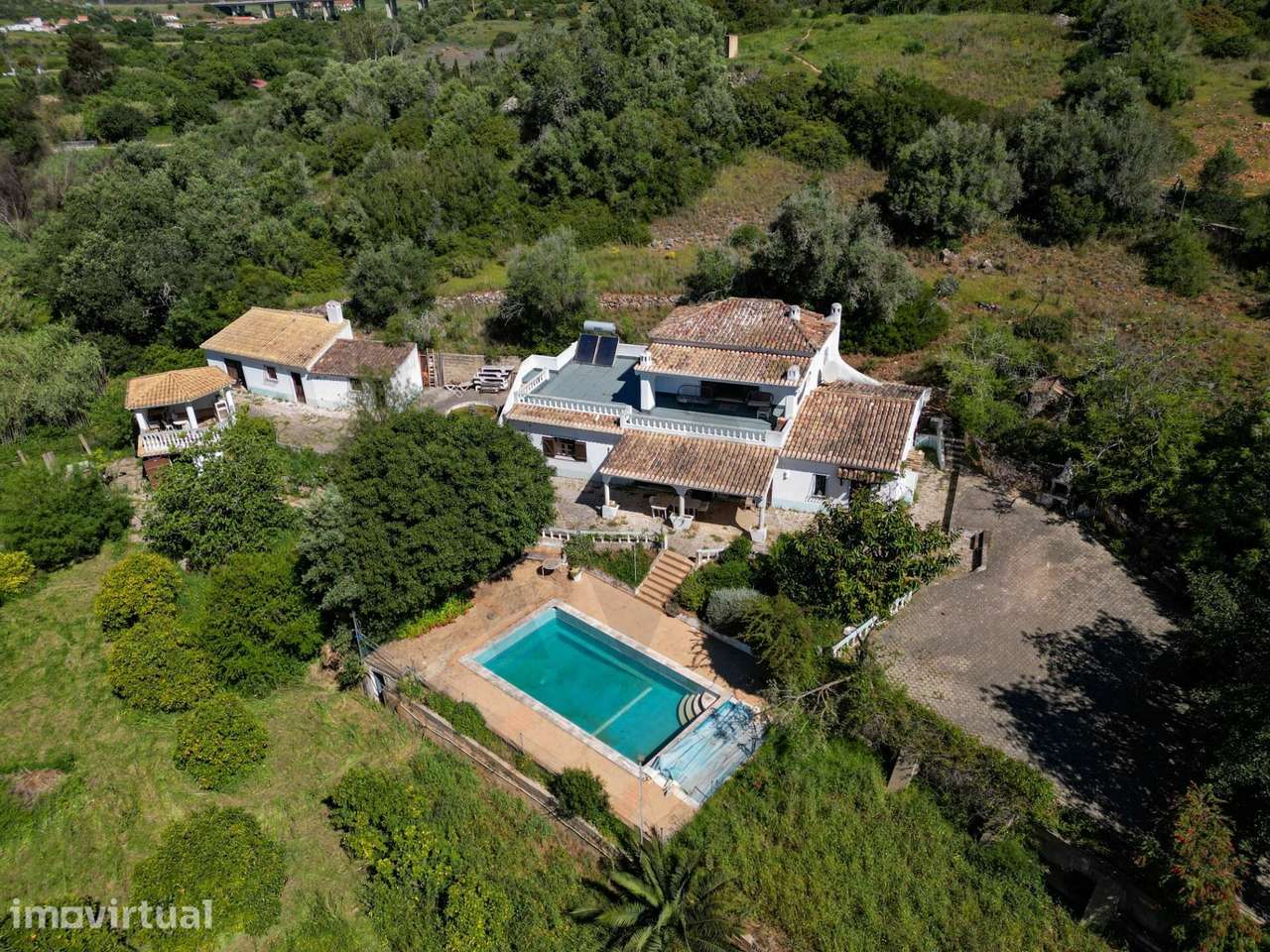 Quinta em Arão- T3+1 com piscina e terreno de 8000m2 - Grande imagem: 2/36