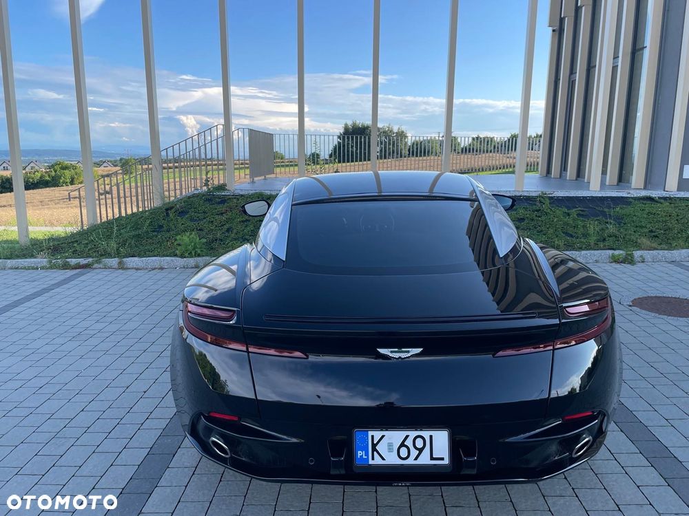 Aston Martin DB11 V12 Coupe - 4