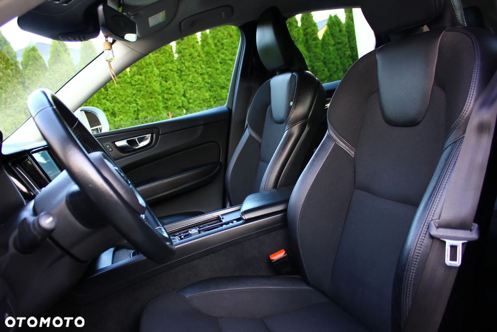 Volvo XC 60 D4 Momentum Pro - 27