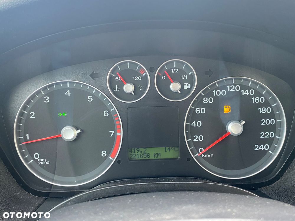 Ford Focus Ghia - 10