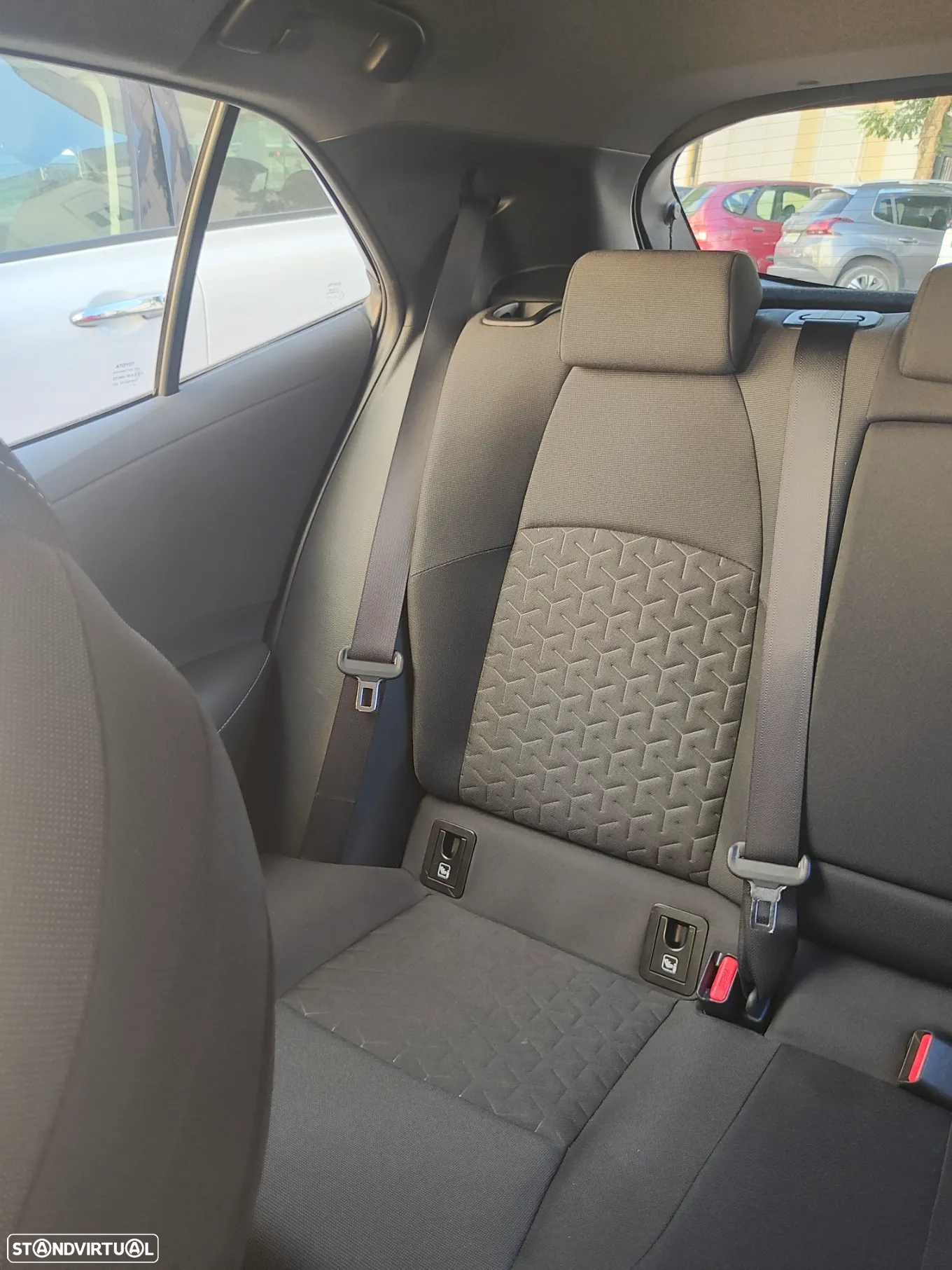 Toyota Corolla 1.8 Hybrid Square Collection - 18