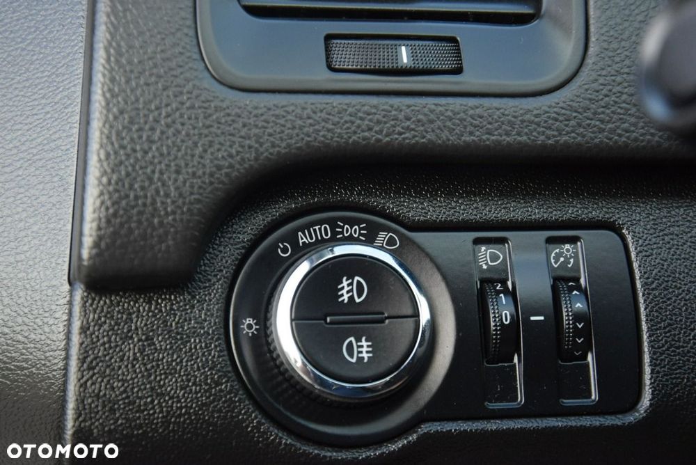 Opel Insignia 1.6 Turbo Edition - 31