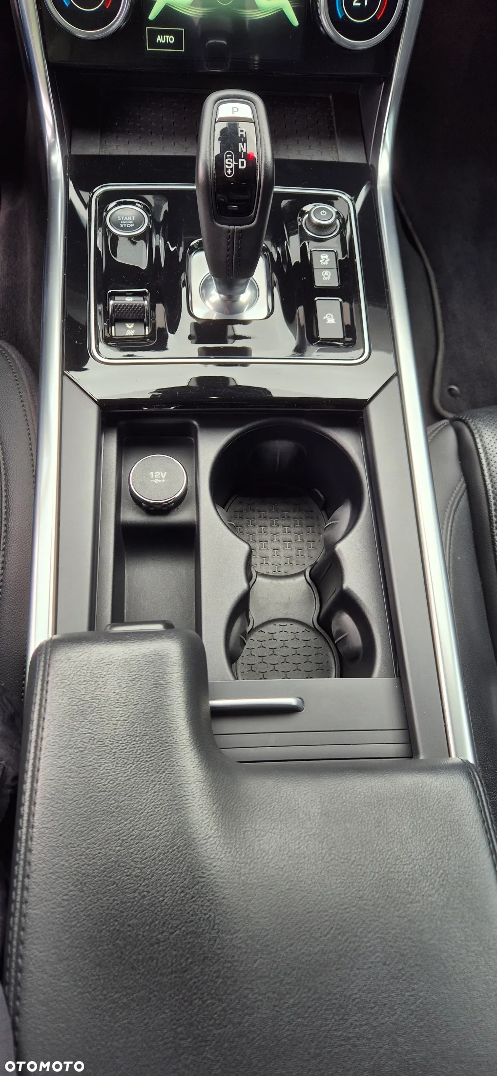 Jaguar XE - 25