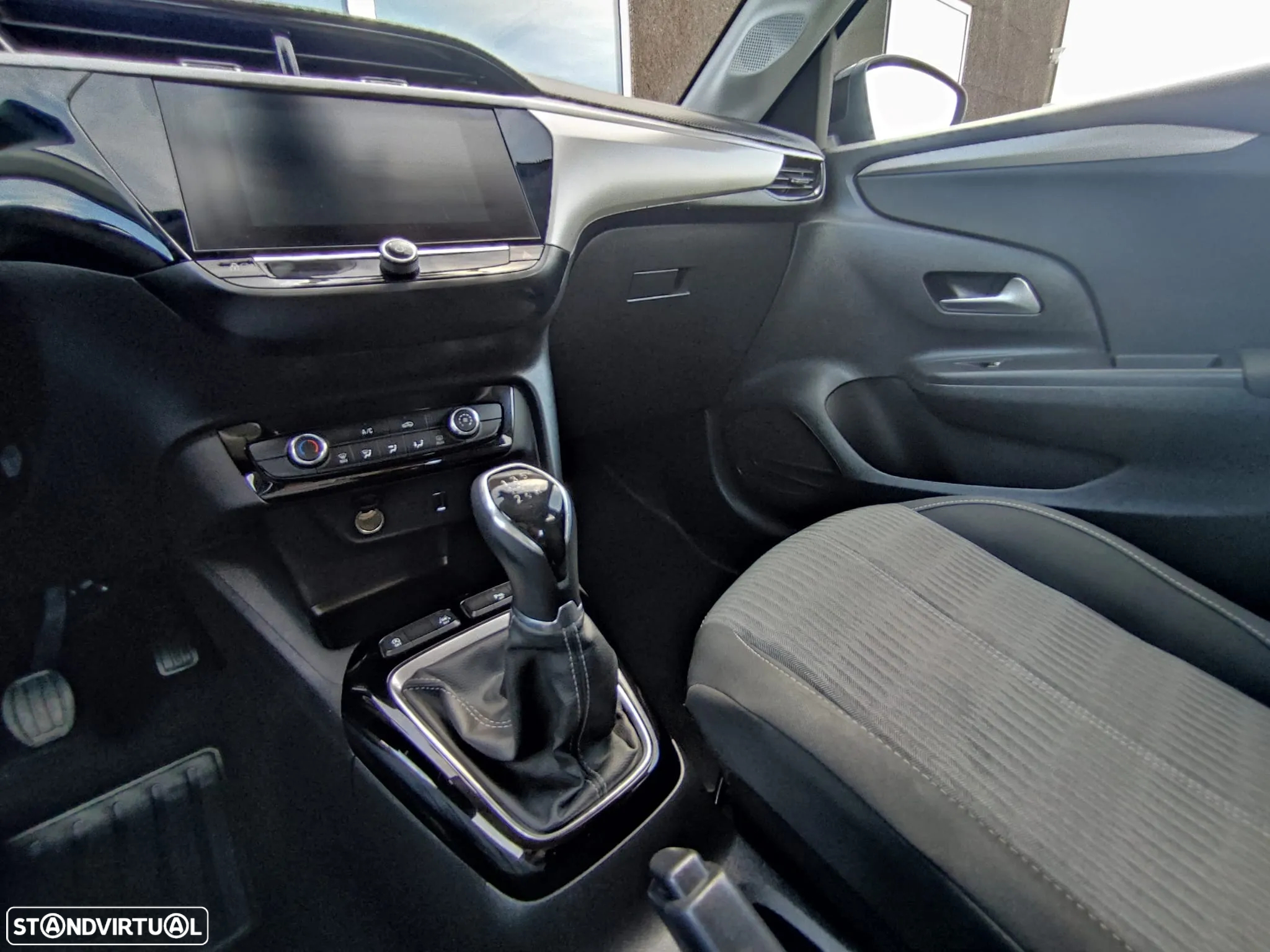 Opel Corsa 1.2 Business - 26