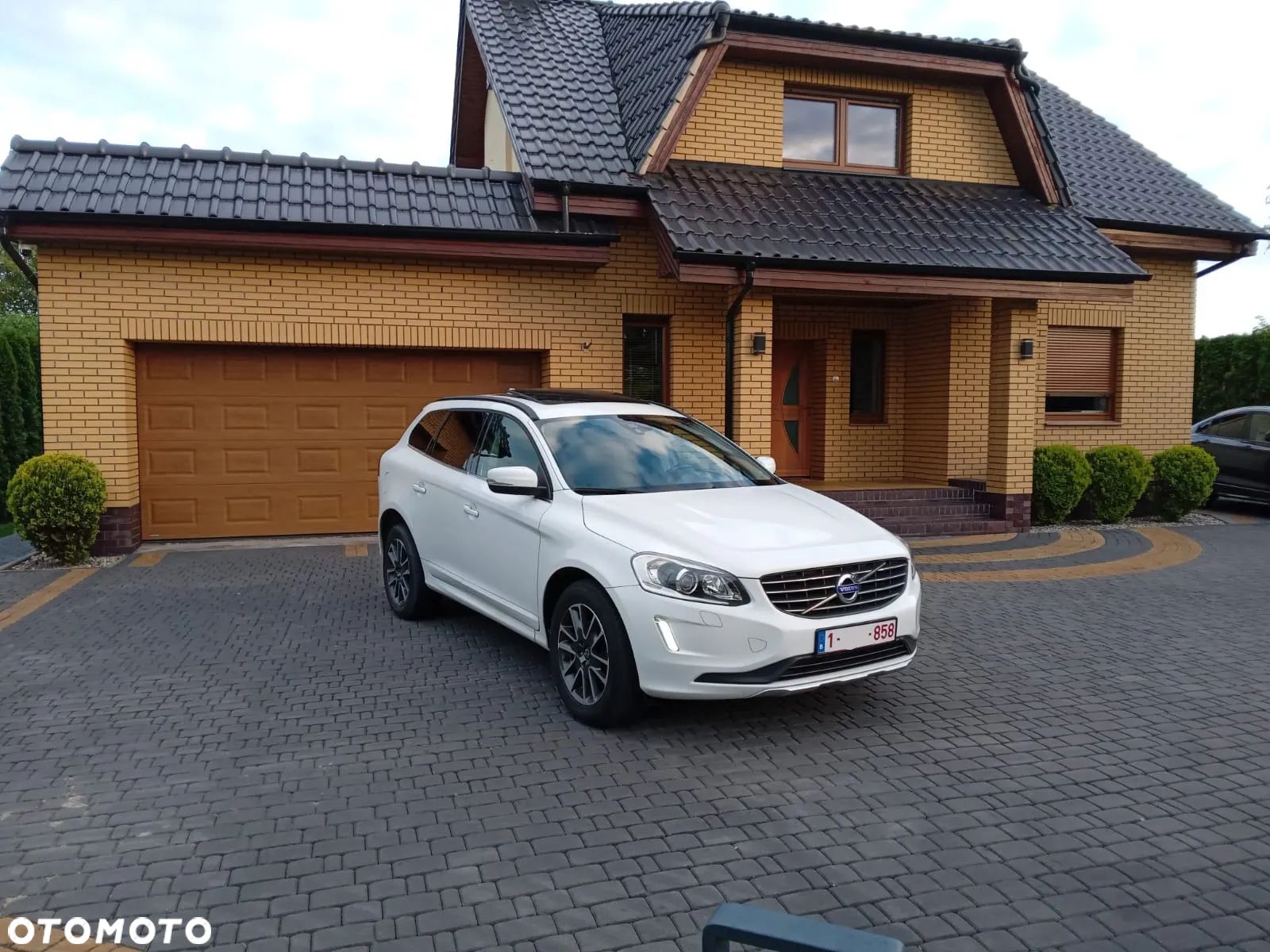 Volvo XC 60 D4 Drive-E Momentum - 1