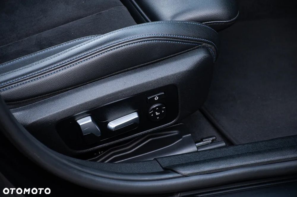 BMW Seria 3 330i Sport Line sport - 32