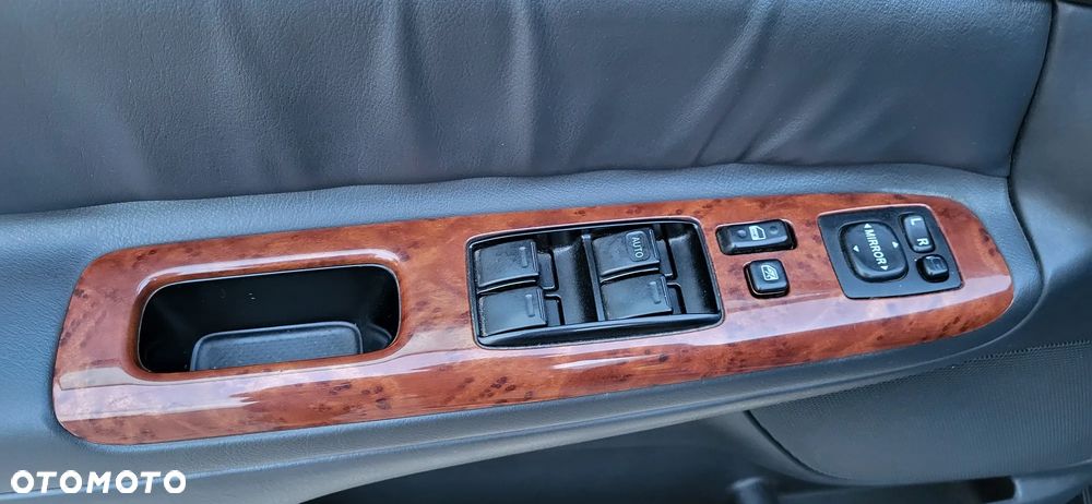 Toyota Camry 3.0 V6 - 17