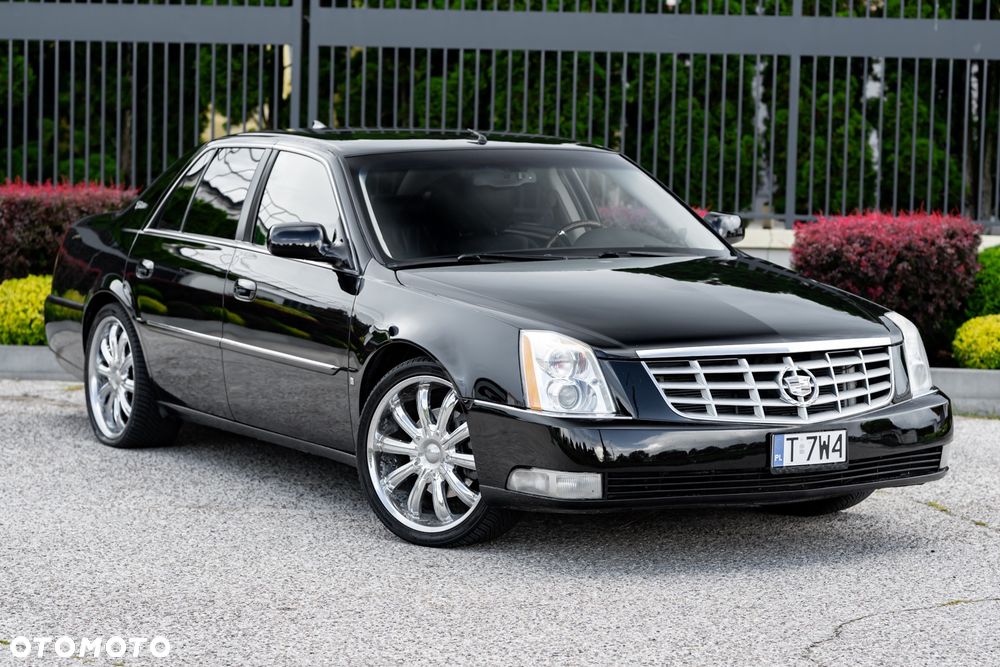 Cadillac DTS - 5