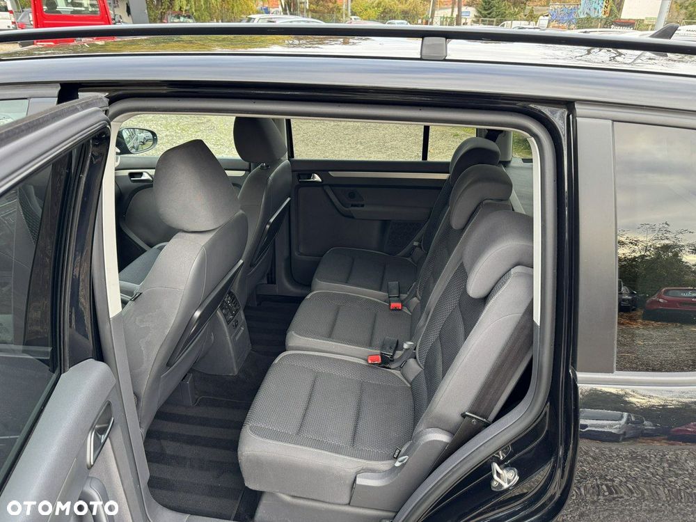 Volkswagen Touran - 19