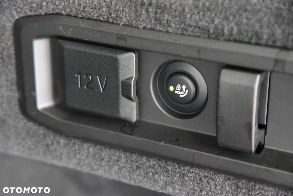 BMW Seria 5 520d xDrive Touring - 12