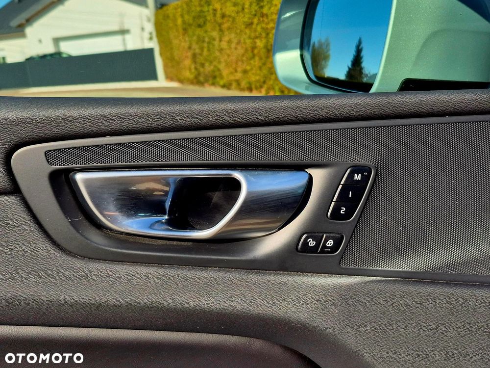 Volvo XC 60 T6 AWD Plug-In Hybrid Inscription - 25