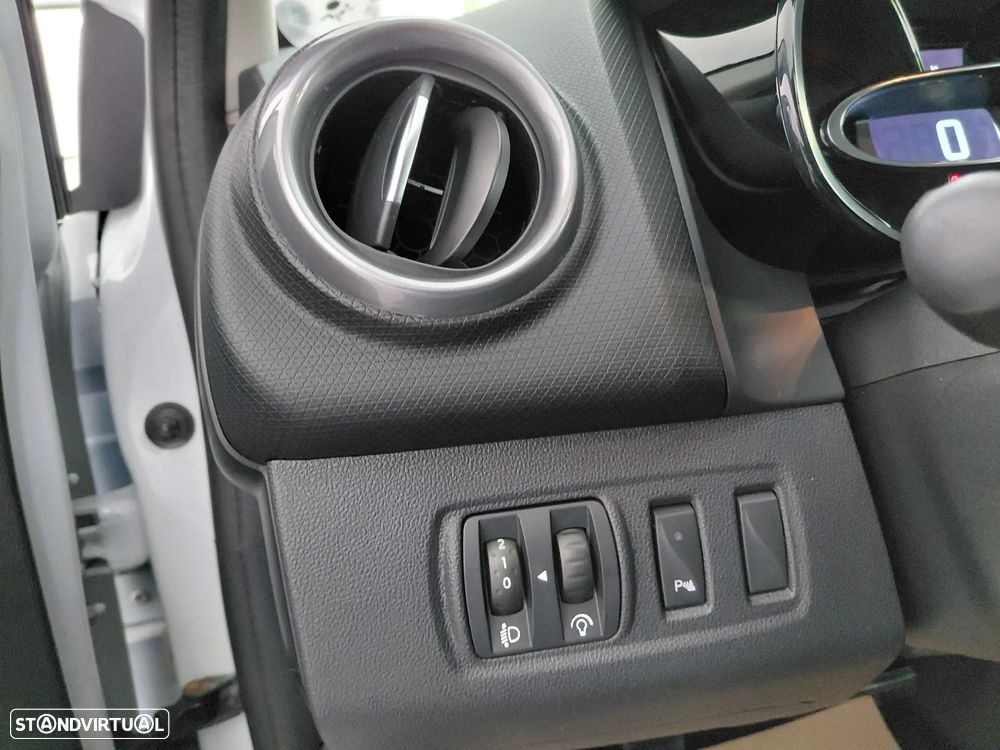 Renault Clio 1.2 16V 75 LIMITED - 11