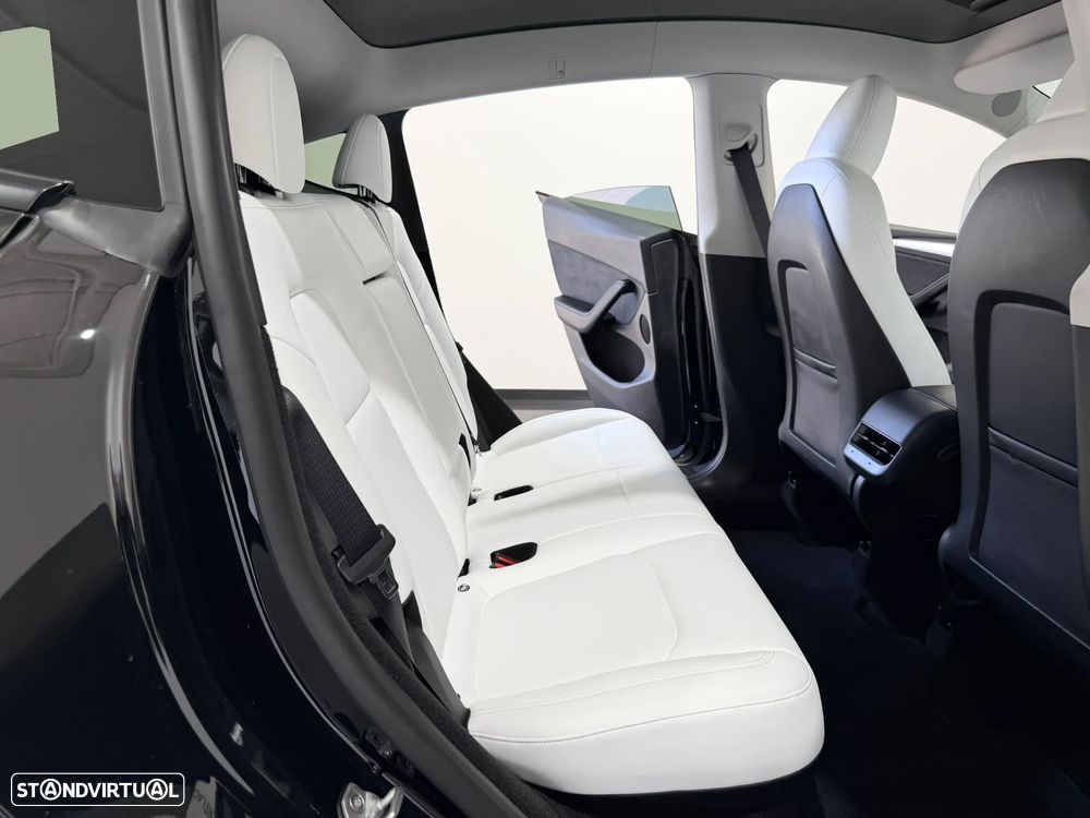 Tesla Model Y Performance Dual Motor AWD - 37