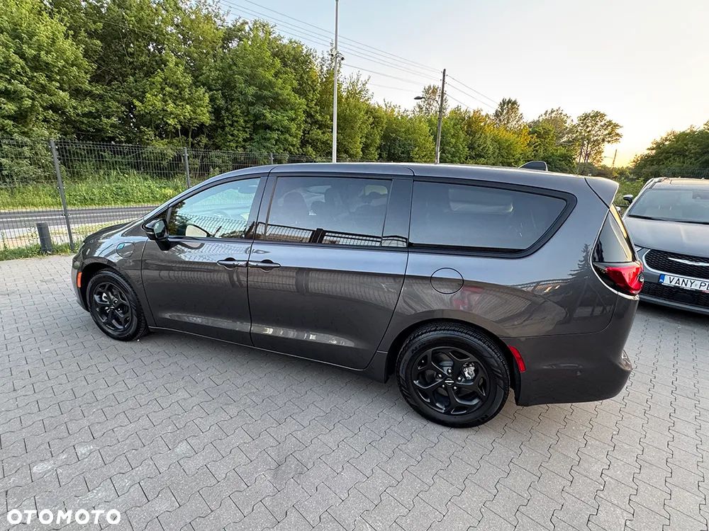 Chrysler Pacifica - 28