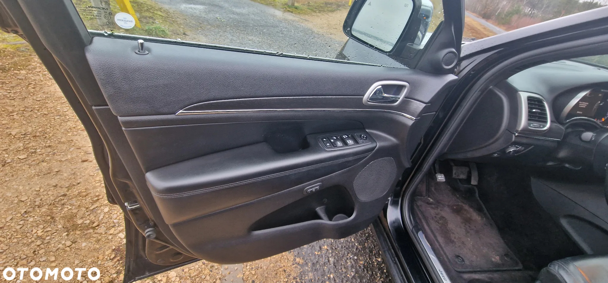 Jeep Grand Cherokee - 11
