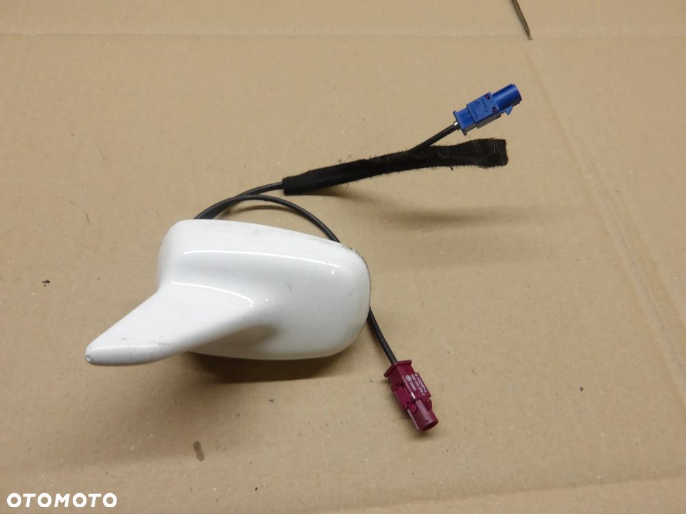 AUDI A4 B8 KOMBI 08-12 3.0TDI ANTENA DACHOWA 8K9035503E - 1