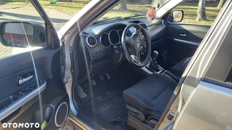Suzuki Grand Vitara 2.0 - 9
