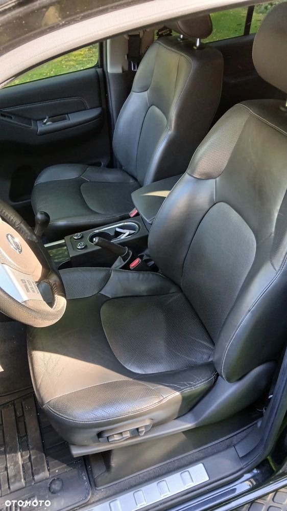 Nissan Pathfinder 2.5 D LE - 8