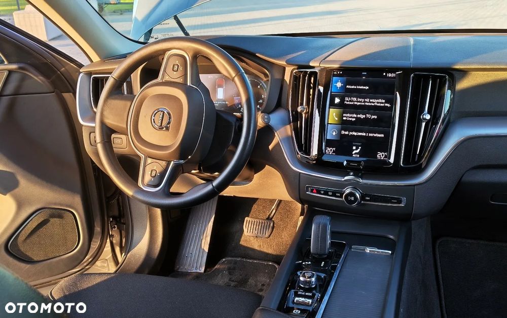 Volvo XC 60 B4 D AWD Momentum Pro - 20