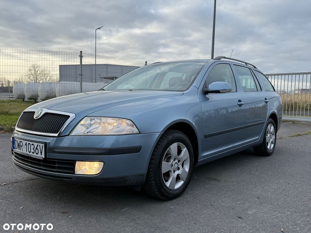 Skoda Octavia 1.6 Combi Ambiente - 2