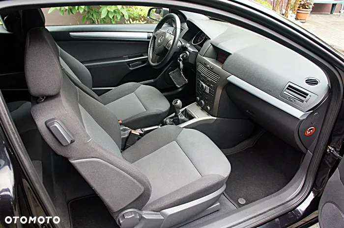 Opel Astra GTC 1.6 - 14