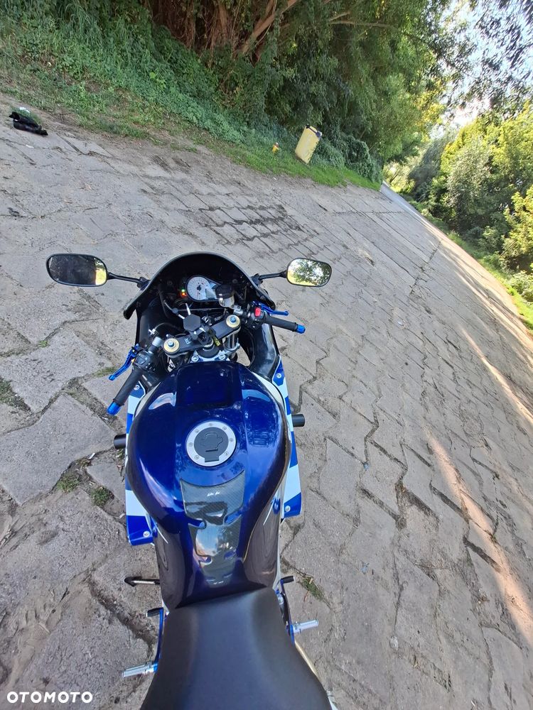 Suzuki GSX-R - 6