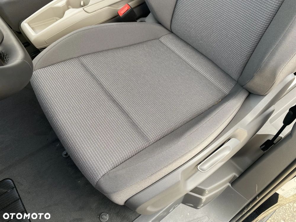 Volkswagen Multivan - 11