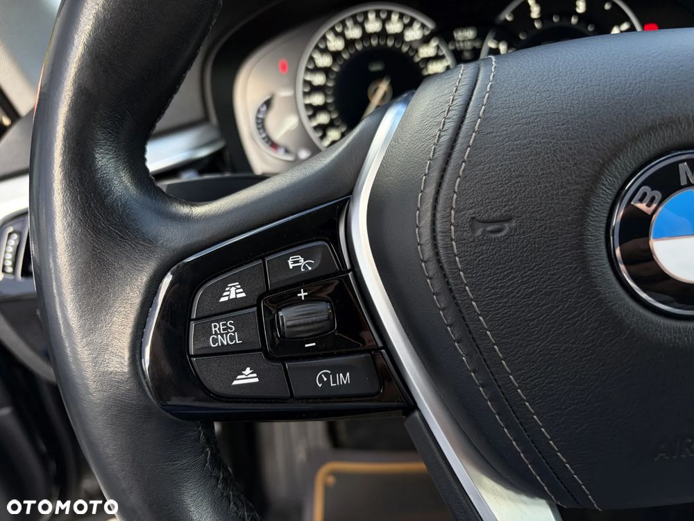 BMW Seria 5 520d - 24