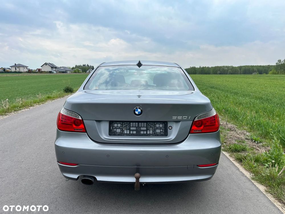 BMW Seria 5 520i - 6