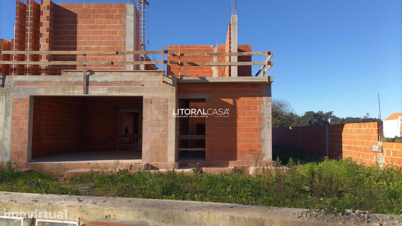 Moradia T3+1 geminada em Santa Joana - Grande imagem: 2/5