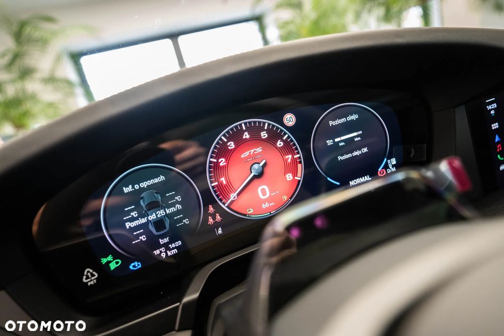 Porsche 911 Carrera T-Hybrid 4 GTS - 18