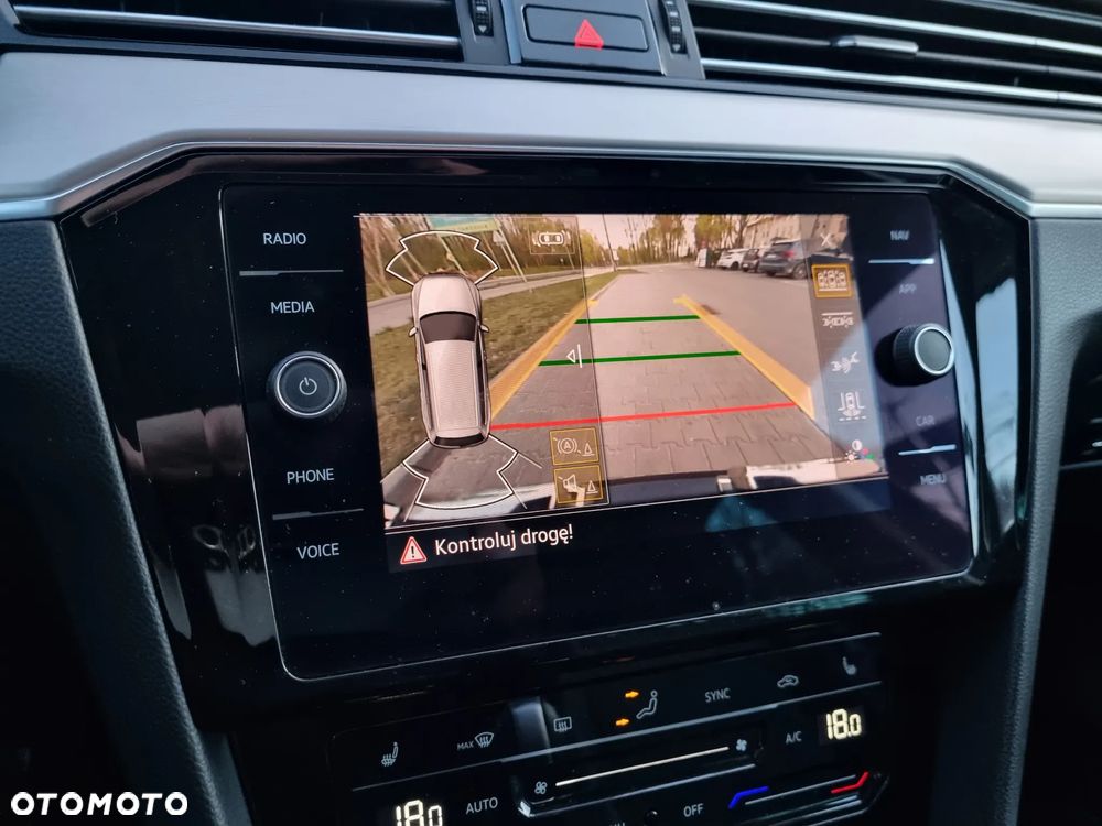 Volkswagen Passat Variant 2.0 TDI 4Mot Elegance DSG - 23