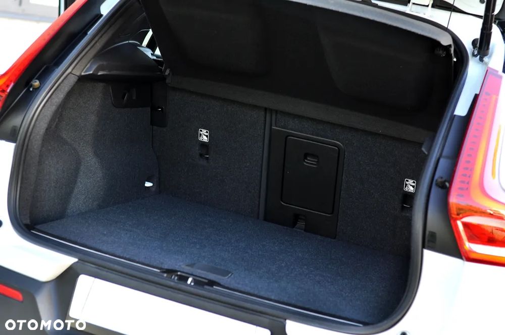 Volvo XC 40 T3 Geartronic RDesign - 17
