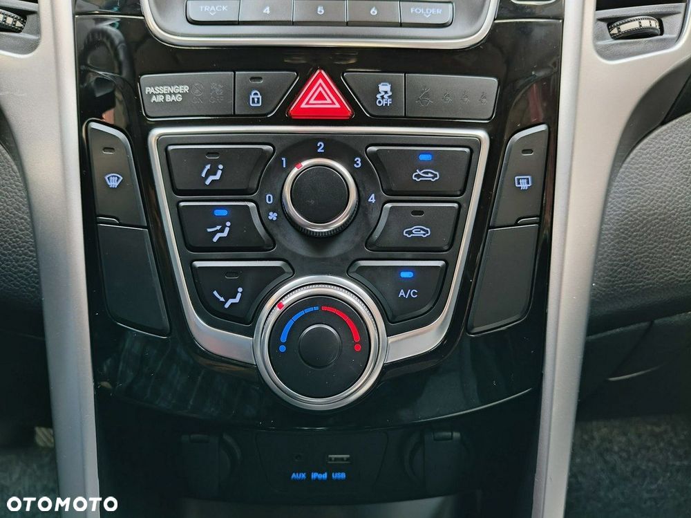 Hyundai i30 blue Kombi 1.4 Passion - 19