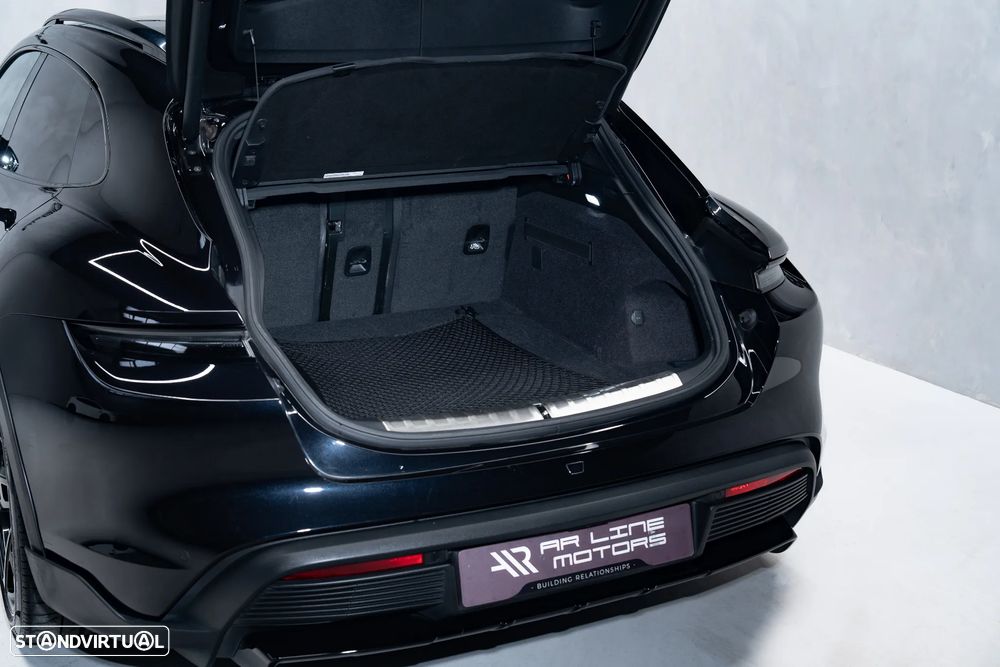 Porsche Taycan Cross Turismo 4S - 12